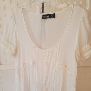 Alloy Brand Cream Sheer top size M